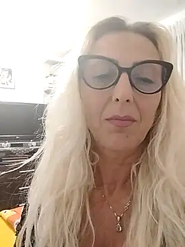 Snapshot of _sexyBLONDE46_ chatting on 06-09-26, 07:37 sexyBLONDE46 online show from 06-09-26, 07:37