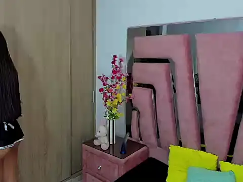 MaraKarly online show from 10-13-25, 01:45