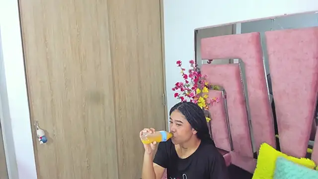 MaraKarly online show from 11-26-25, 06:30