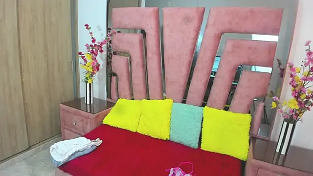 MaraKarly online show from 12-15-25, 07:31