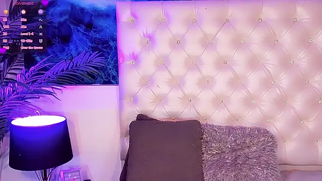 Valeria Swett  online show from 06-30-26, 10:10