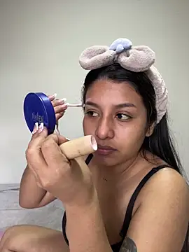 Snapshot of _Chloe_Smith chatting on 12-17-25, 02:55 Chloe Smith online show from 12-17-25, 02:55