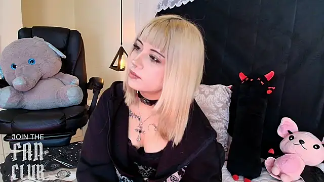 Snapshot of IvyBelle_ chatting on 05-11-26, 11:22 IvyBelle online show from 05-11-26, 11:22