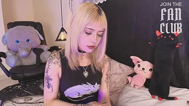 Snapshot of IvyBelle_ chatting on 06-10-26, 11:33 IvyBelle online show from 06-10-26, 11:33