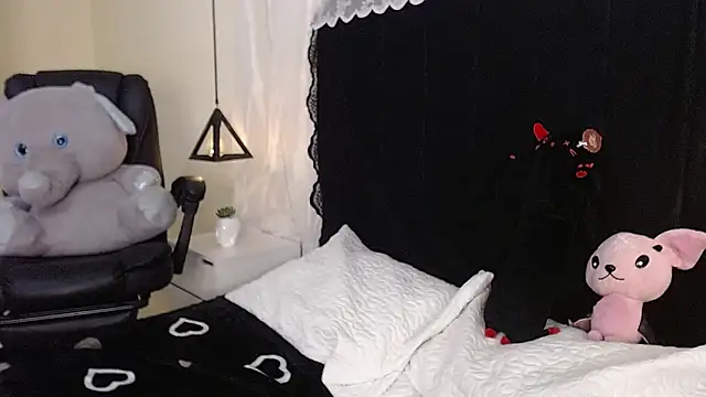 Snapshot of IvyBelle_ chatting on 03-12-26, 11:58 IvyBelle online show from 03-12-26, 11:58