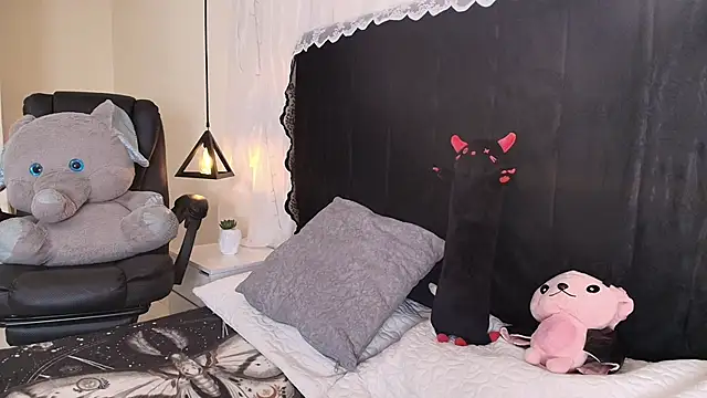 Snapshot of IvyBelle_ chatting on 04-09-26, 11:27 IvyBelle online show from 04-09-26, 11:27