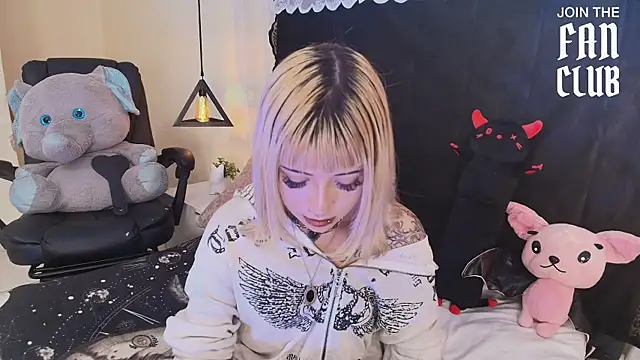 Snapshot of IvyBelle_ chatting on 06-24-26, 11:31 IvyBelle online show from 06-24-26, 11:31