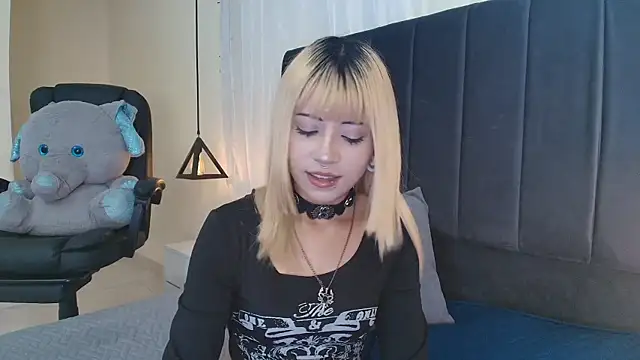 Snapshot of IvyBelle_ chatting on 01-16-26, 11:25 IvyBelle online show from 01-16-26, 11:25