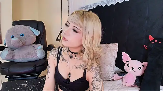 Snapshot of IvyBelle_ chatting on 05-08-26, 11:25 IvyBelle online show from 05-08-26, 11:25