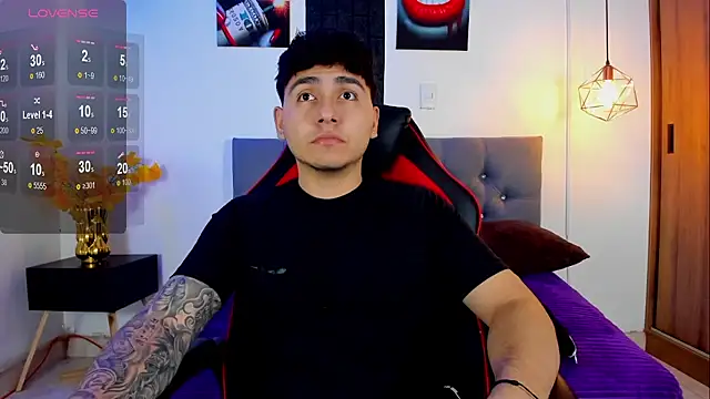 Nicolas James Sc online show from 10-31-25, 01:52