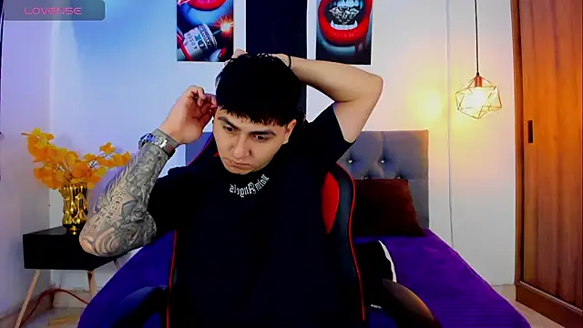 Nicolas James Sc online show from 10-30-25, 01:31