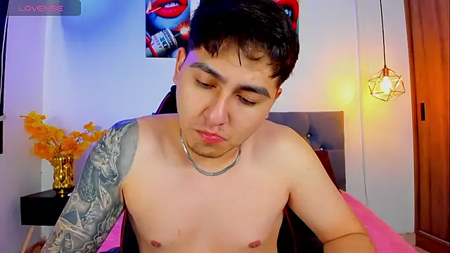 Nicolas James Sc online show from 11-26-25, 01:44