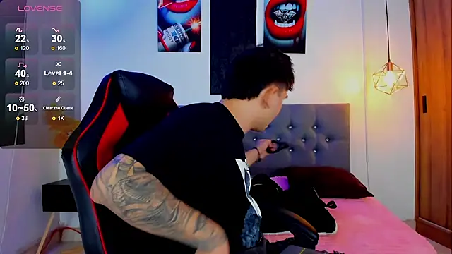 Nicolas James Sc online show from 11-30-25, 01:12