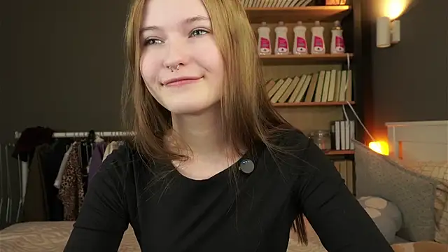 LynHillaire online show from 02-14-26, 11:21