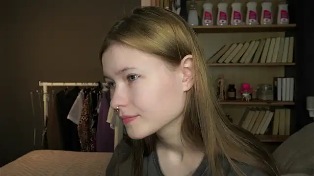 LynHillaire online show from 02-11-26, 11:21