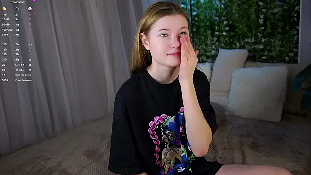 LynHillaire online show from 03-05-26, 12:13