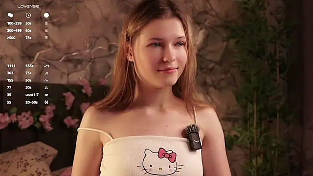 Snapshot of LynHillaire chatting on 06-12-26, 12:47 LynHillaire online show from 06-12-26, 12:47
