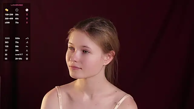 Snapshot of LynHillaire chatting on 06-17-26, 12:37 LynHillaire online show from 06-17-26, 12:37