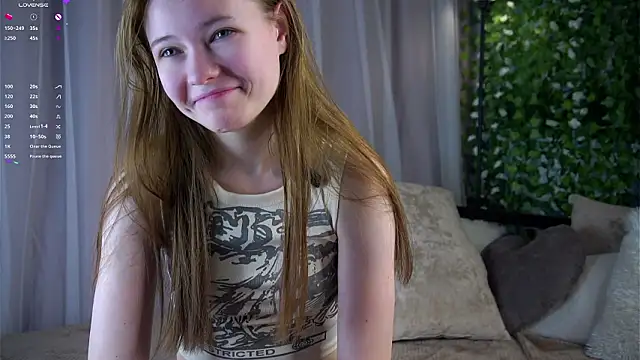 LynHillaire online show from 02-26-26, 12:27