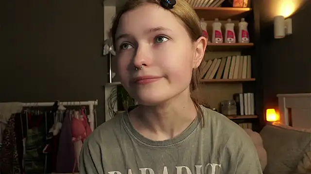 LynHillaire online show from 02-08-26, 11:08