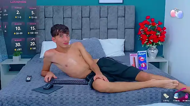 Maikol Ortiz online show from 10-19-25, 02:42