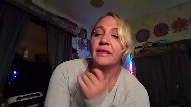 LyraShade89 online show from 10-06-25, 01:18