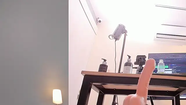 emilytowzen online show from 06-14-26, 02:24