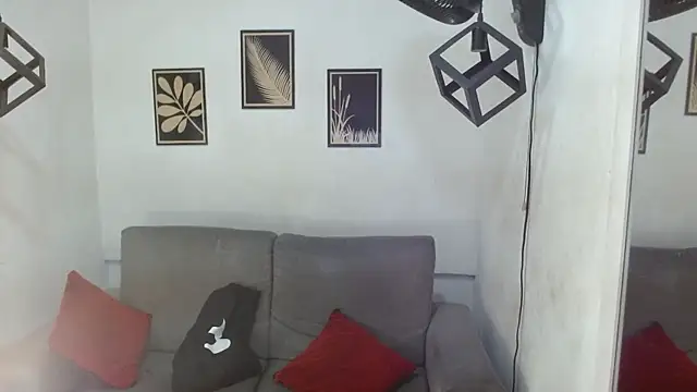 criss zuri online show from 12-19-25, 12:18