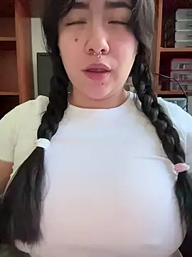 Yui-Ch06 online show from 11-01-25, 02:00