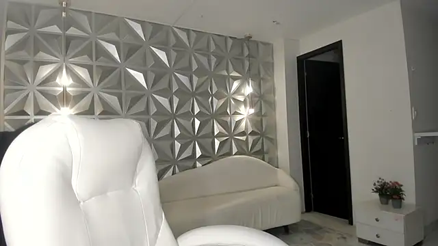 zoerouse  online show from 12-03-25, 08:30