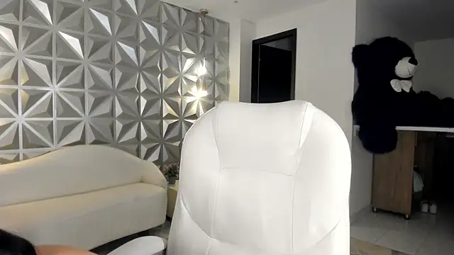 zoerouse  online show from 12-18-25, 08:56