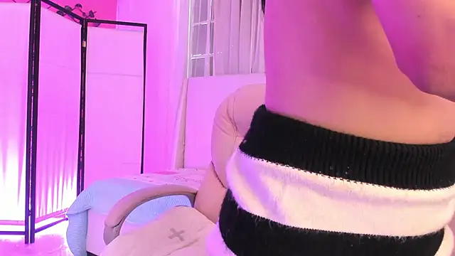 zoerouse  online show from 10-23-25, 08:18