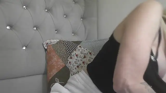 flirty babe x online show from 04-22-26, 07:20