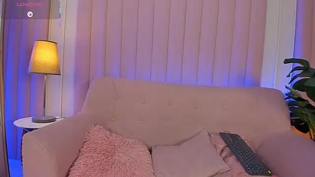 milaowens online show from 12-19-25, 12:18