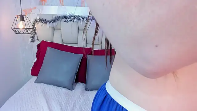 Snapshot of Missblonde_doll chatting on 10-17-25, 08:43 Missblonde doll online show from 10-17-25, 08:43