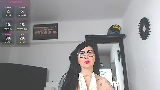 Snapshot of Vicky_hotmilf chatting on 04-22-26, 08:32 Vicky hotmilf online show from 04-22-26, 08:32