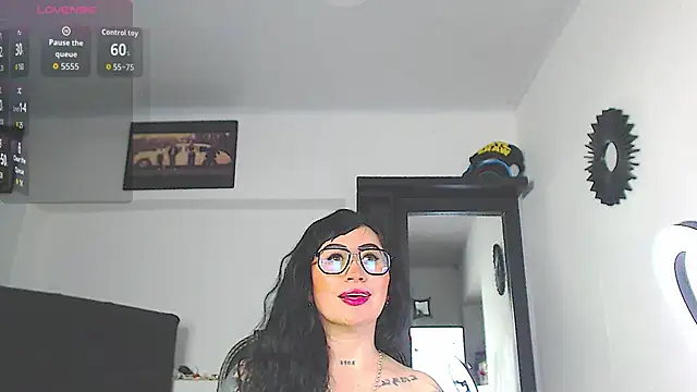 Vicky hotmilf online show from 02-12-26, 11:21