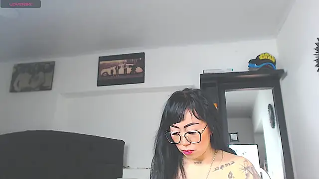 Snapshot of Vicky_hotmilf chatting on 05-01-26, 08:19 Vicky hotmilf online show from 05-01-26, 08:19
