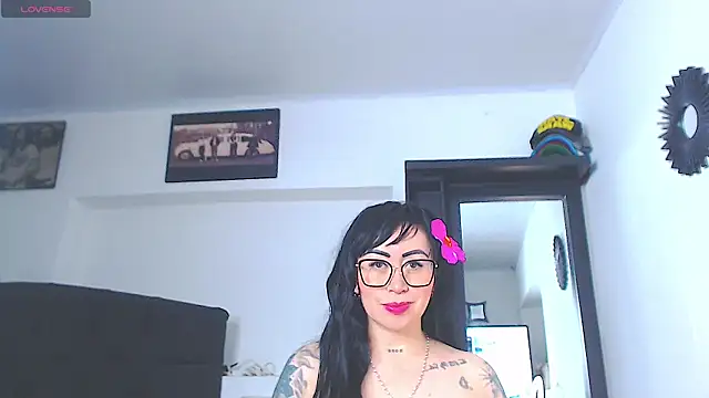 Snapshot of Vicky_hotmilf chatting on 06-25-26, 11:04 Vicky hotmilf online show from 06-25-26, 11:04