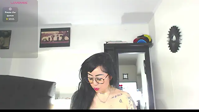 Vicky hotmilf online show from 10-28-25, 01:43