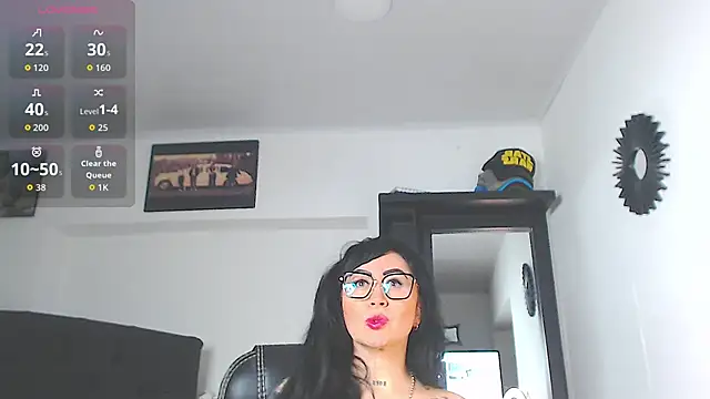 Snapshot of Vicky_hotmilf chatting on 04-21-26, 10:33 Vicky hotmilf online show from 04-21-26, 10:33
