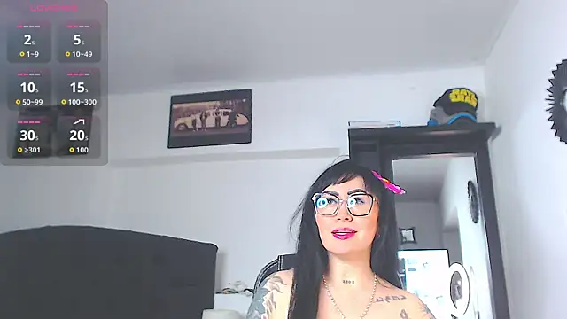 Snapshot of Vicky_hotmilf chatting on 04-20-26, 11:13 Vicky hotmilf online show from 04-20-26, 11:13