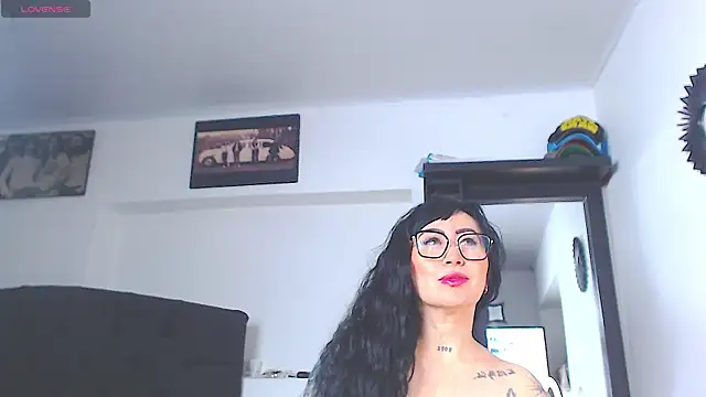 Snapshot of Vicky_hotmilf chatting on 06-12-26, 08:34 Vicky hotmilf online show from 06-12-26, 08:34