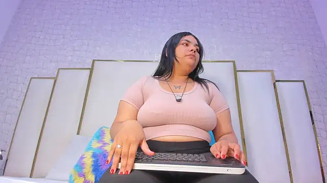 Mia and lexy online show from 12-23-25, 03:39