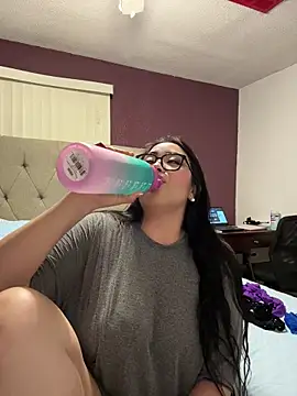 MyHoneyFrida online show from 11-28-25, 05:07