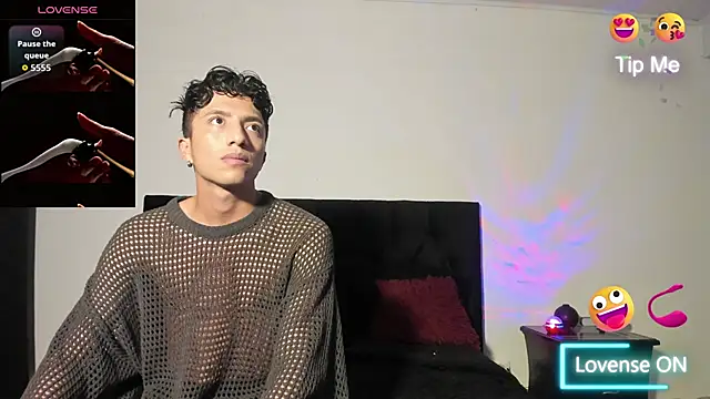 Snapshot of mhatias_ chatting on 10-25-25, 06:12 mhatias  online show from 10-25-25, 06:12