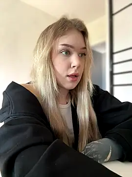 Snapshot of elliss_ chatting on 10-01-25, 08:08 elliss  online show from 10-01-25, 08:08