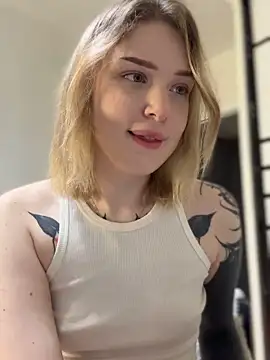 Snapshot of elliss_ chatting on 10-24-25, 03:11 elliss  online show from 10-24-25, 03:11