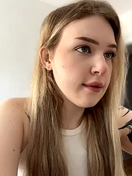 Snapshot of elliss_ chatting on 10-02-25, 06:39 elliss  online show from 10-02-25, 06:39