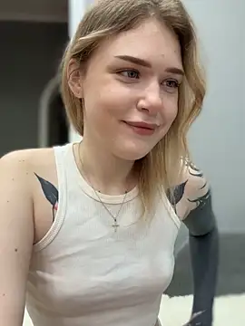 Snapshot of elliss_ chatting on 10-11-25, 07:42 elliss  online show from 10-11-25, 07:42